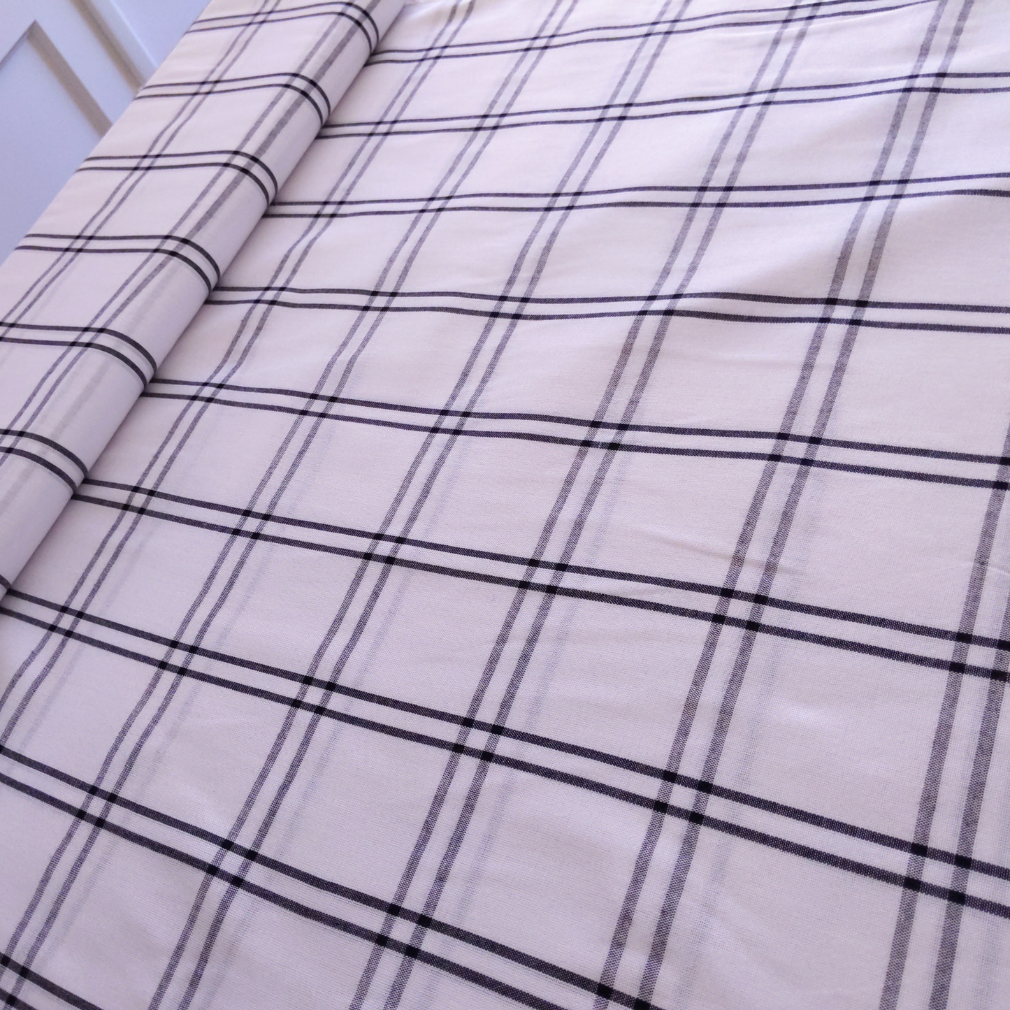 Viscose in White and Black Checks